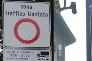 Chiedere il permesso per il transito e la sosta su strada comunale